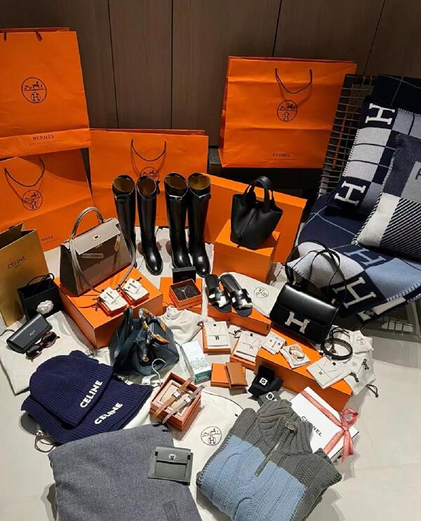 阿坝州九寨沟回收奢侈品鞋服.jpg